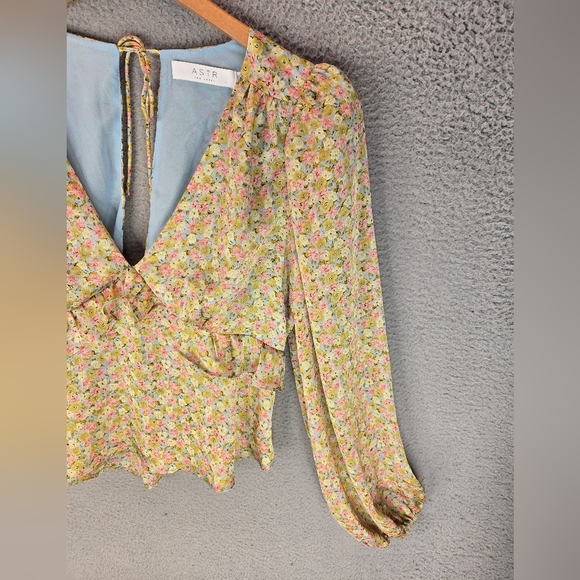 Astr The Label Womens Tie Back Ruffle Cropped Blouse Sz XL Mustard Pink Ditsy - Picture 3 of 14